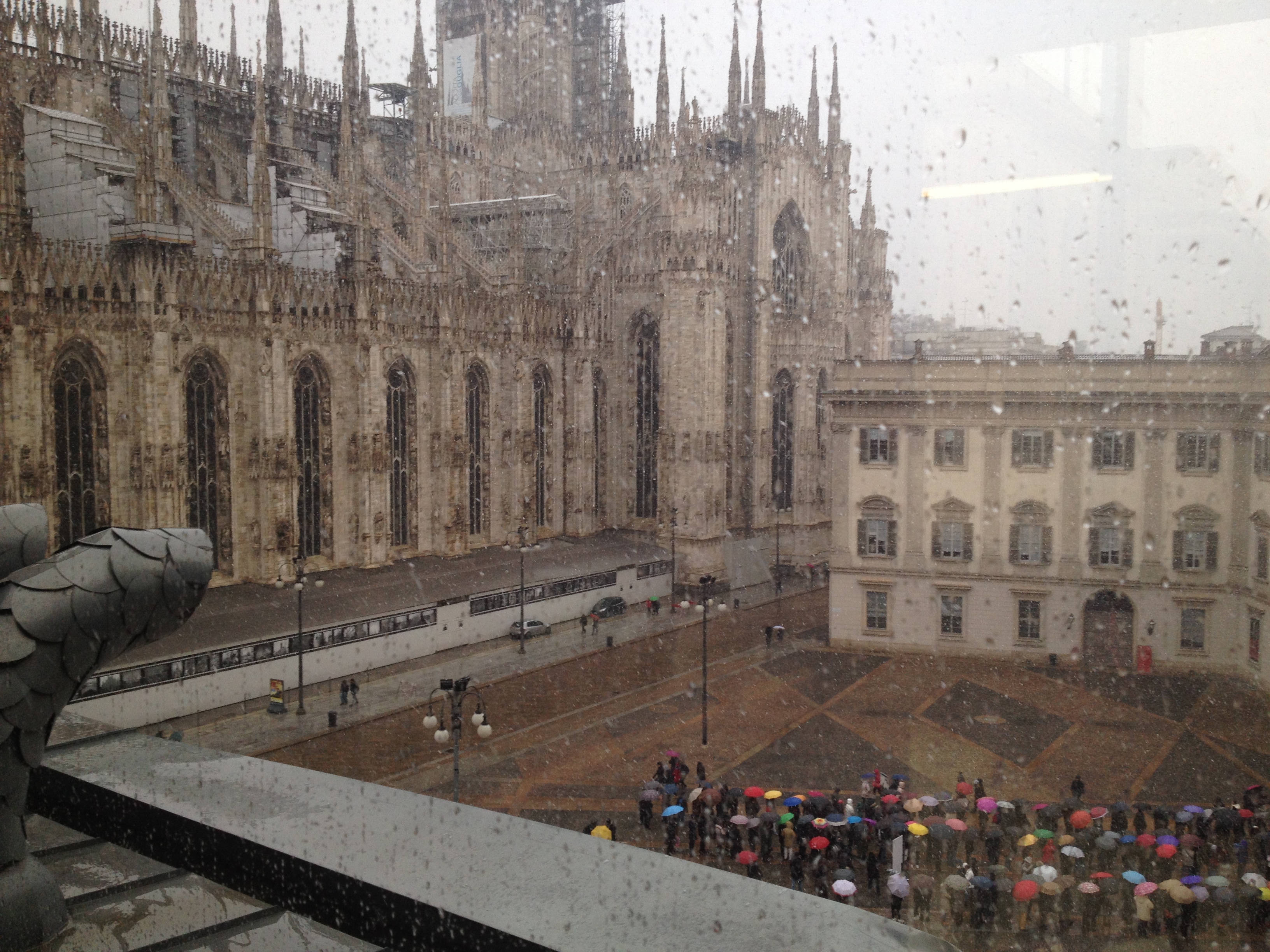 Milan_Duomo_Umbrellas