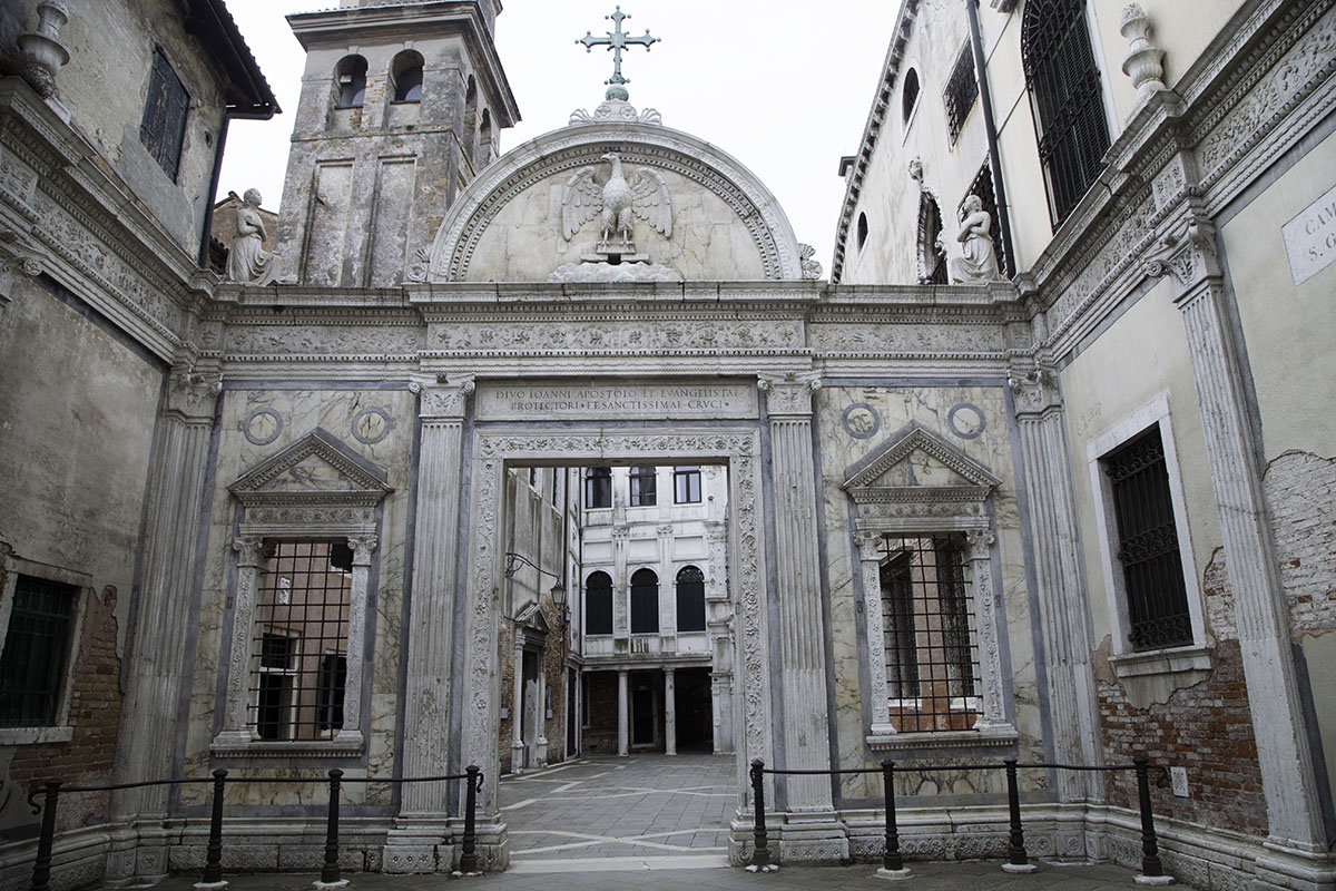 Venice_Italy_Church (DeenaDanielle)