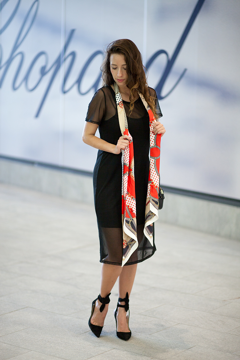 4 Ways to Wear a Scarf featured by popular Los Angeles fashion blogger, Nomad Moda