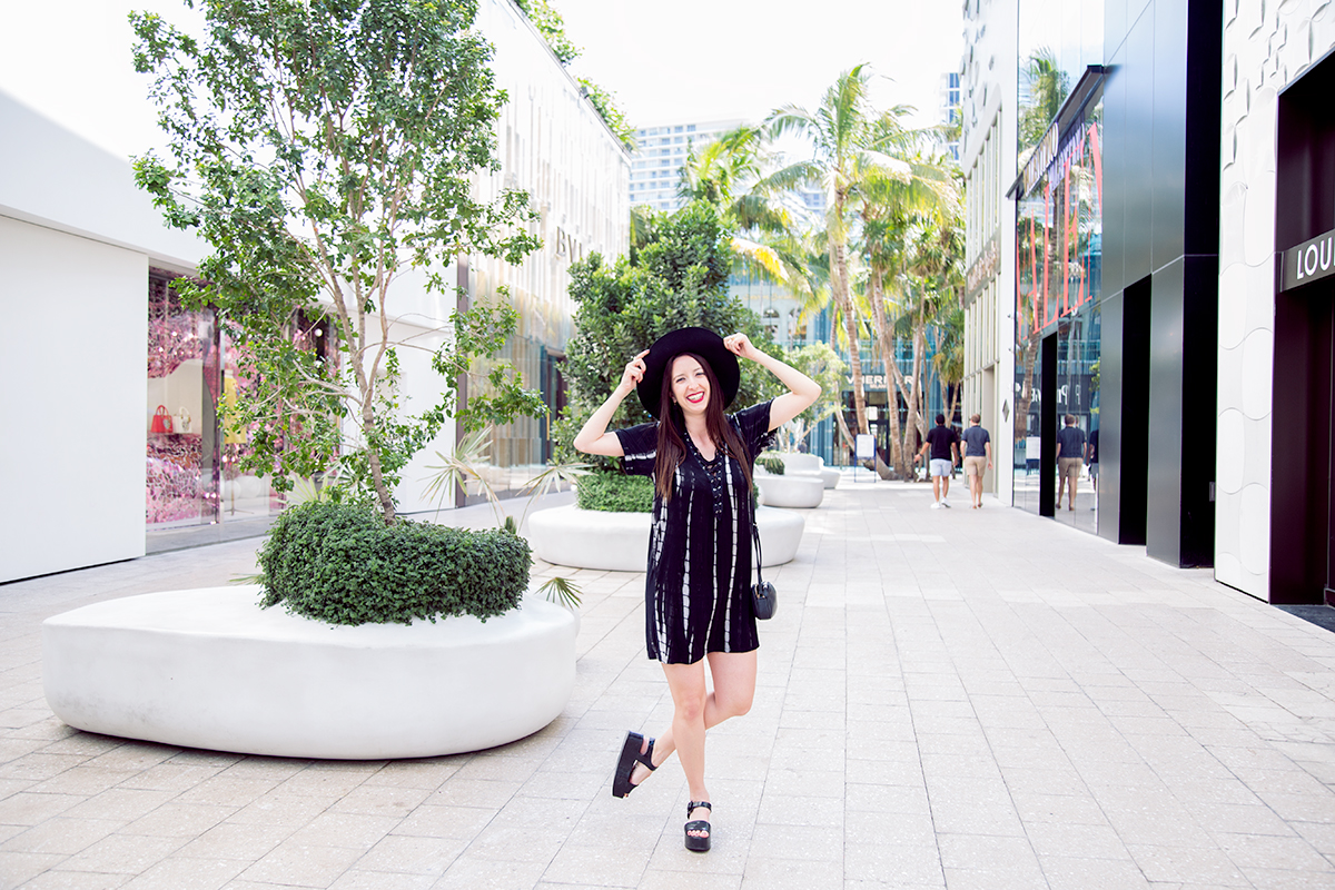 Black Floppy Hat styled by popular Los Angeles fashion blogger Nomad Moda